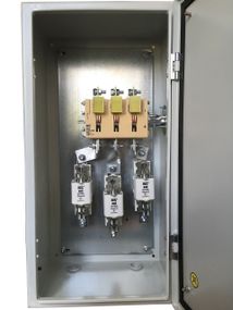 Ящик с рубильником и предохранителями ЯРП 400 IP54 Ny95503483