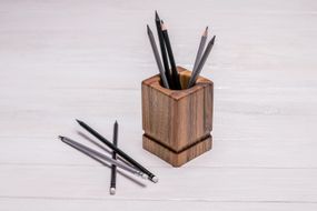 Канцелярская подставка для ручек и карандашей из дерева «Кубок»