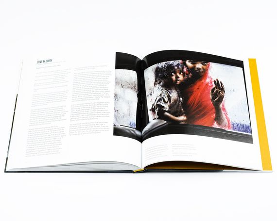 Книга про уличную фотографию Street Photography: A History in 100 Iconic Images: David Gibson (Мягкая обложка) | Зображення 9