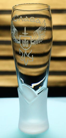 Пивной бокал крафтовый 440 мл патриотический Слава ВСУ с гравировкой подарок кружка военному | Зображення 2