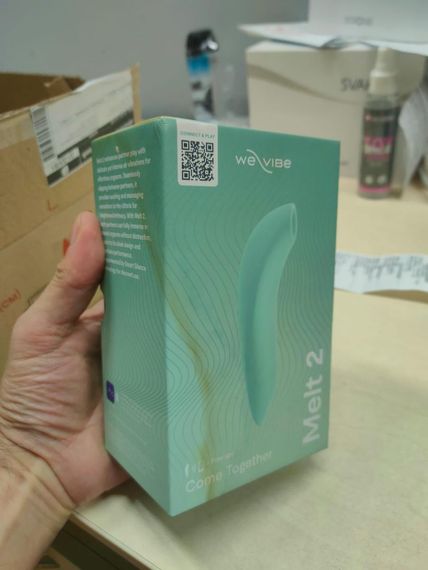 Вакуумний смарт-стимулятор для пар We-Vibe Melt 2 Sage (розводи на пакованні) Sex Aura | Зображення 1