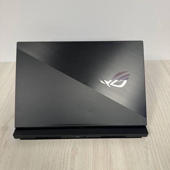 Игровой ноутбук Б-класс Asus ROG Zephyrus S15 GX531GW / 15.6" (1920x1080) IPS / Intel Core i7-8750H (6 (12) ядер по 2.2 - 4.1 GHz) / 16 GB DDR4 / 512 GB SSD NVMe / nVidia GeForce RTX 2070 Max-Q, 8 GB GDDR6, 256-bit / WebCam б/у | Зображення 2