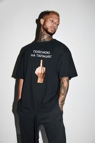 Футболка з мерчем