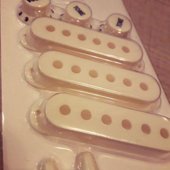 Комплект крышок для синглов и ручек электрогитары Stratocaster 48/50/52 | Зображення 3