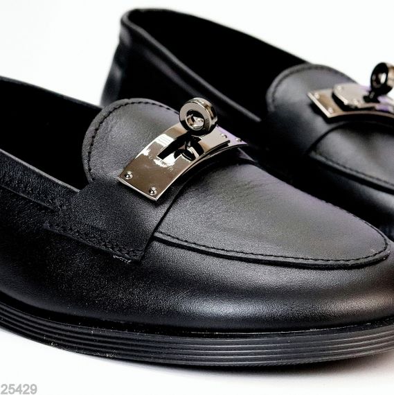 Удобные повседневные черные кожаные лоферы стильный декор | Зображення 3
