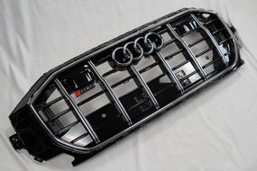 Передняя решетка SQ-Style (2018-2023, черная с хромом) для Ауди Q8 2018- гг