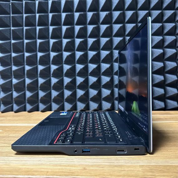 Ультрабук Б-клас Fujitsu LifeBook E5412 / 14" (1920x1080) IPS / Intel Core i5-1235U (10 (12) ядер по 3.3 - 4.4 GHz) / 16 GB DDR4 / 256 GB SSD / Intel Iris Xe Graphics / WebCam / Win 10 б/в | Зображення 5