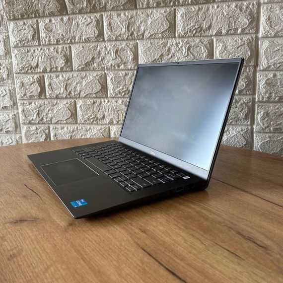 Ультрабук Б-класс Dell Vostro 5402 / 14" (1920x1080) IPS / Intel Core i5-1135G7 (4 (8) ядра по 2.4 - 4.2 GHz) / 8 GB DDR4 / 256 GB SSD NVMe / Intel Iris Xe Graphics / WebCam б/у | Зображення 4
