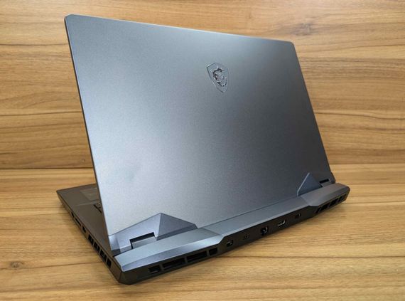 Ігровий ноутбук Б-клас MSI GE66 Raider 10SFS / 15.6" (1920x1080) IPS / Intel Core i7-10750H (6 (12) ядер по 2.6 - 5.0 GHz) / 32 GB DDR4 / 1000 GB SSD / nVidia GeForce RTX 2070 Super, 8 GB GDDR6, 256-bit / WebCam / Windows 11 б/в +Подарунок Миша / USB | Зображення 8