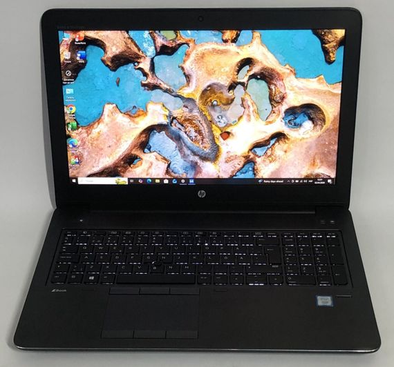 Мобільна робоча станція  Б-клас HP ZBook 15 G3 / 15.6" (1920x1080) IPS / Xeon E3-1505M v5 (4 (8) ядра по 2.8 - 3.7 GHz) / 16 GB DDR4 / 512 GB SSD /Quadro M2000M, 4 GB GDDR5, 128-bit / WebCam / Win 10 Pro б/в + Подарунок Kingston 64 GB | Зображення 1