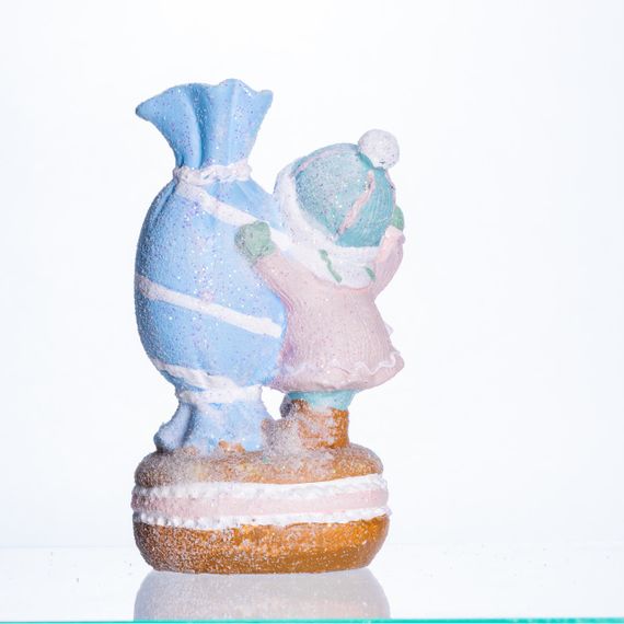 Новорічна декоративна фігурка з підсвіткою 12×9×20.5 см Новорічний декор Дитина з цукеркою з порцеляни CR-6-12 | Зображення 4