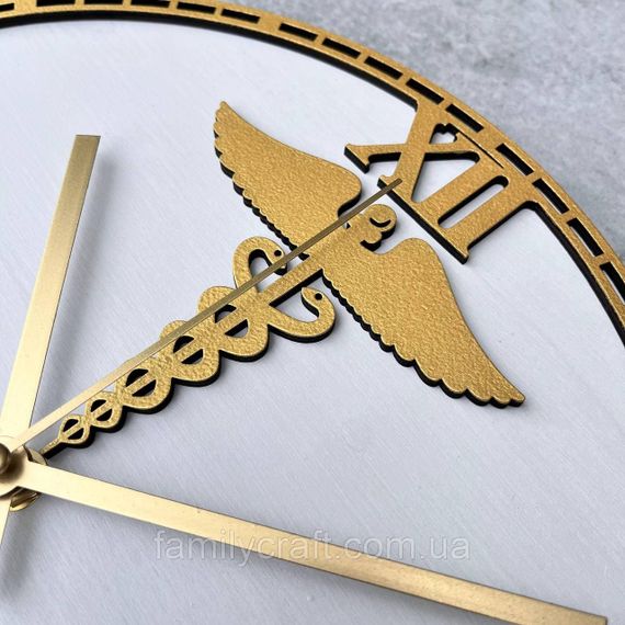 Іменний настінний годинник для лікаря з дерева Подарунок медику або медсестрі | Зображення 2