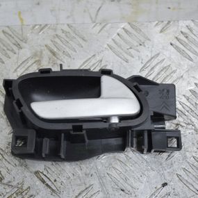 Ручка дверей внутрішня права Peugeot 207 2006-2013 Ручка правих дверей внутрішня Пежо 207 96802455VV