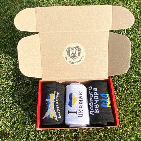 Подарочный набор бокс патриотичных мужских носков в коробке размер 40-45 3 пары разные цвета ч3укр14 | Зображення 6