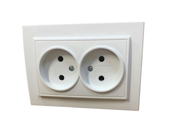 Розетка внутренней установки 2-я б/з белая IP20 Malta Ny95000965