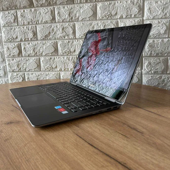 Ноутбук Сенсорний Samsung NP940 x360 15.0" i7 8550U 16Gb SSD 256Gb Radeon 540 Б/В | Зображення 3