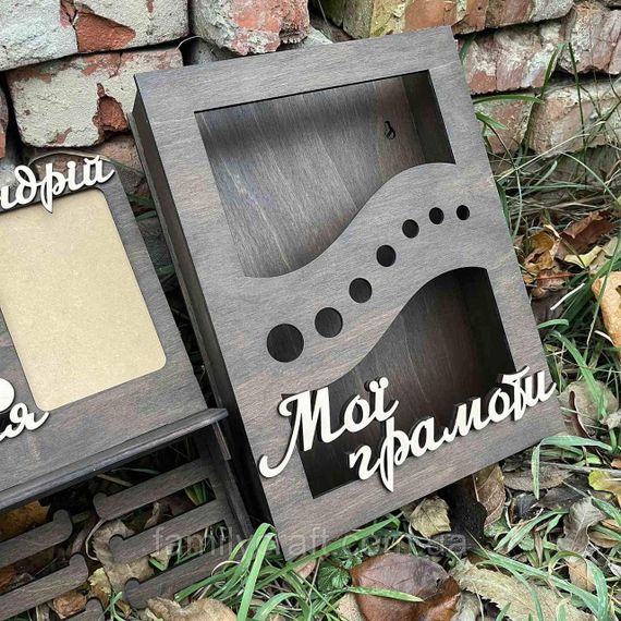 Медальница с фоторамкой и полкой для кубков Деревянный держатель для медалей Органайзер для наград, грамот | Зображення 1