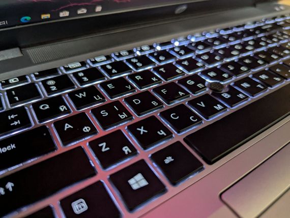Ультрабук HP EliteBook 840 G4 / 14" (3840x2160) IPS / Intel Core i7-7500U (2 (4) ядра по 2.7 - 3.5 GHz) / 8 GB DDR4 / 240 GB SSD / Intel HD Graphics 620 / WebCam / Fingerprint / Windows 10 б/у + Подарок Флэш-накопитель USB 32 GB | Зображення 5