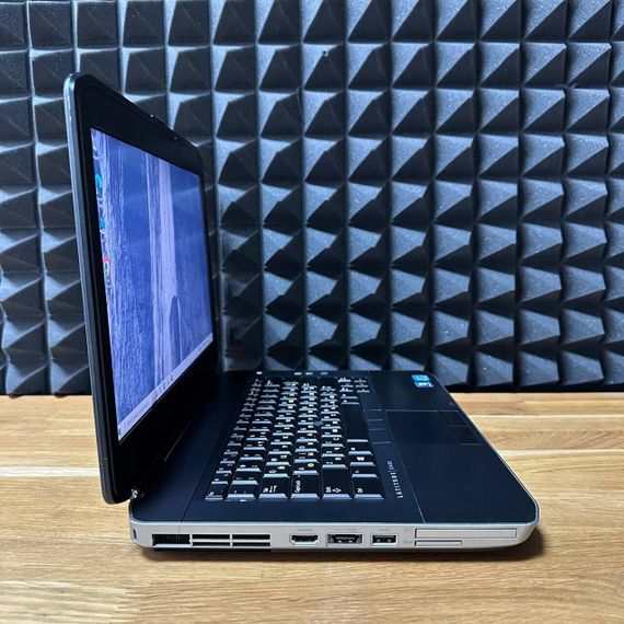 Ноутбук Dell Latitude E5430 / 14" (1366x768) TN / Intel Core i5-3340M (2 (4) ядра по 2.7 - 3.4 GHz) / 8 GB DDR3 / 128 GB SSD / Intel HD Graphics 4000 / WebCam / DVD-ROM б/в | Зображення 2