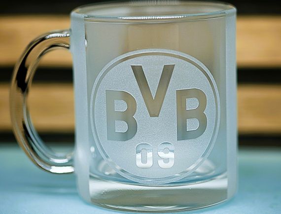 Подарункова скляна чашка для чаю та кави 320 мл з 3Д  гравіюванням лого футбольного клуба ФК Боруссія Дортмунд