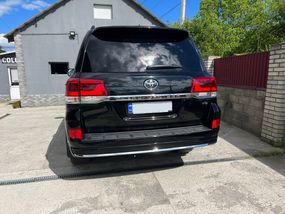 Задняя накладка с хромом 2016-2025 (Executive 2019/2021) Белый для Toyota Land Cruiser 200 2007-2021 гг