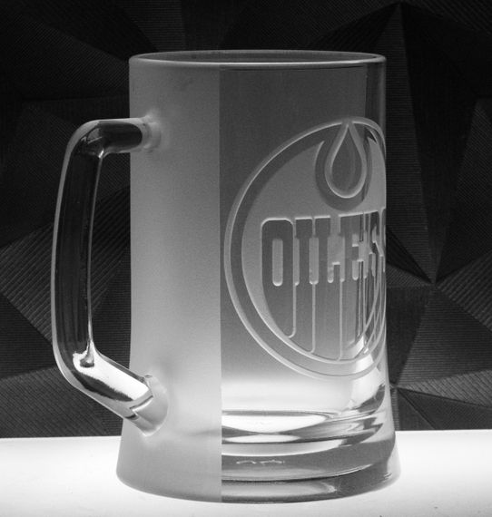 Подарочный бокал для пива 670 мл с гравировкой лого хоккейного клуба НХЛ Эдмонтон Ойлерз | Зображення 1