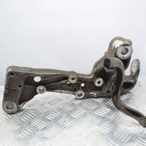 Кронштейн переднього важеля лівий Skoda Octavia Superb передньої балки Шкода Октавія Суперб 1K0199295E