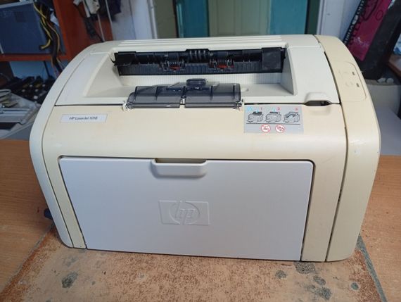 Принтер Б-класс HP LaserJet 1018 / Лазерная монохромная печать / 600x600 dpi / A4 / 12 стр/мин / USB 2.0 б/у | Зображення 1