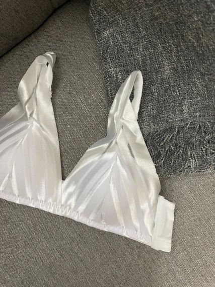 Бюстгальтер с треугольными чашками без косточек из микрофибры и тюля, Love and bra Jenny, размер 3B(80B) белый | Зображення 6