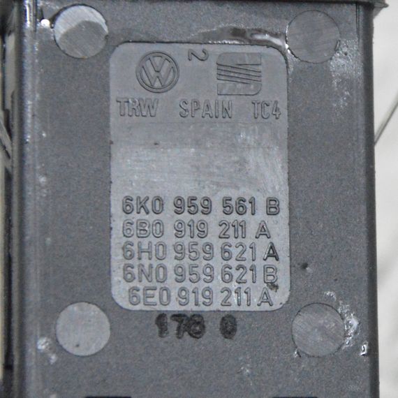 Кнопка обігріву заднього скла Volkswagen Polo III 1994-2001 Кнопка підігріву скла Фольксваген 6K0959561B | Зображення 2