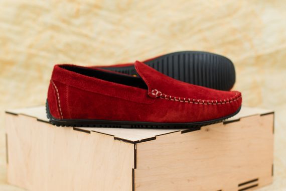Красные мужские мокасины 42 размер.