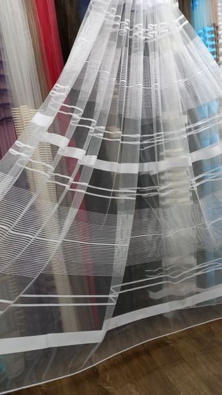 Тюль белый в однотонную полоску, длинный на фатине производства Турция с утяжелителем