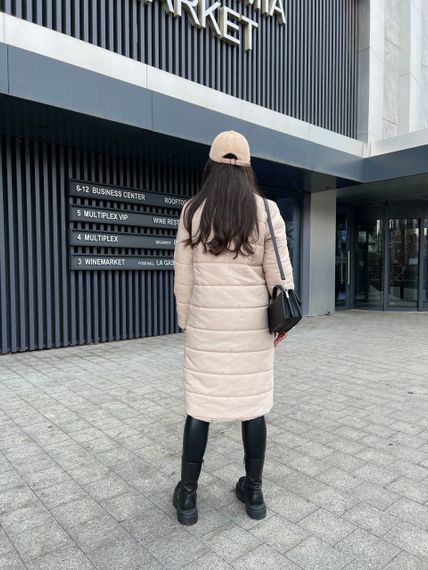 Женская демисезонная стильная удлиненная куртка-пальто стеганая PA2041 цвет бежевый, размер 50/52 | Зображення 2