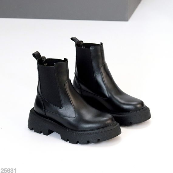 Зручні базові чорні зимові черевики челсі з еластичною вставкою | Зображення 1