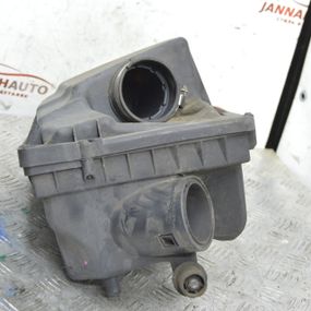 Корпус повітряного фільтра 1.9 CDTI Opel Astra H Zafira B 2007-2010 Корпус повітряного фільтра Опель 55557127