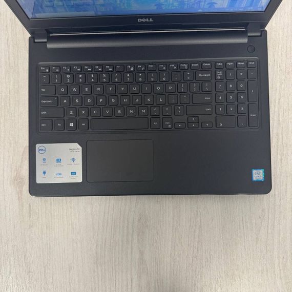 Ноутбук Dell Inspiron 3567 / 15.6" (1366x768) TN / Intel Core i5-7200U (2 (4) ядра по 2.5 - 3.1 GHz) / 8 GB DDR4 / 256 GB SSD / Intel HD Graphics 620 / WebCam б/в | Зображення 2