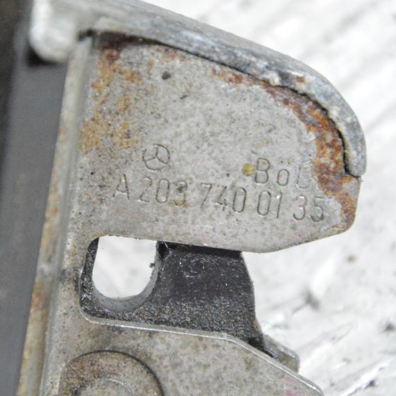 Замок кришки багажника Mercedes C-Class W203 універсал 2000-2007 Замок багажника Мерседес в203 A2037400135 | Зображення 4