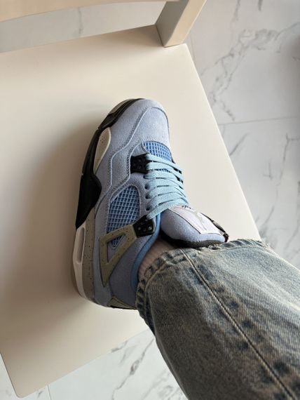 Кросівки Jordan 4 University Blue весна / літо / осінь 2031