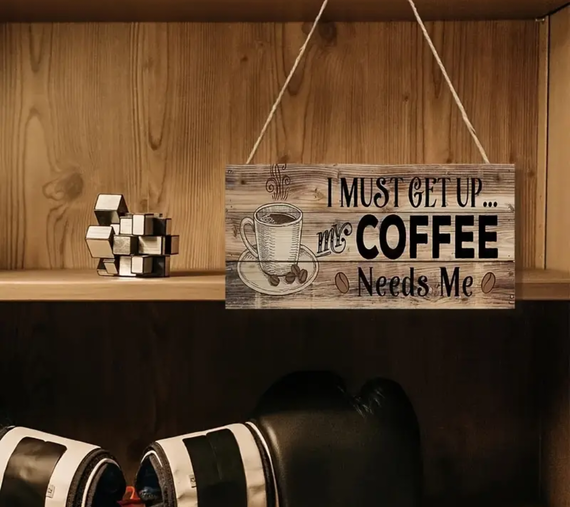 Табличка   / постер  ( дерево)  "I must get up COFFEE needs Me"  10*20 см | Зображення 1