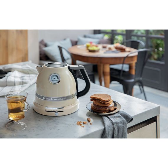 Електрочайник KitchenAid Artisan 5KEK1522EAC, кремовий | Зображення 6