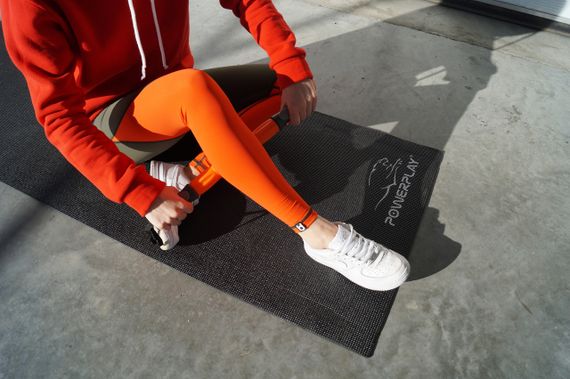 Килимок для йоги та фітнесу PowerPlay 4010 PVC Yoga Mat Чорний (173x61x0.6) | Зображення 4