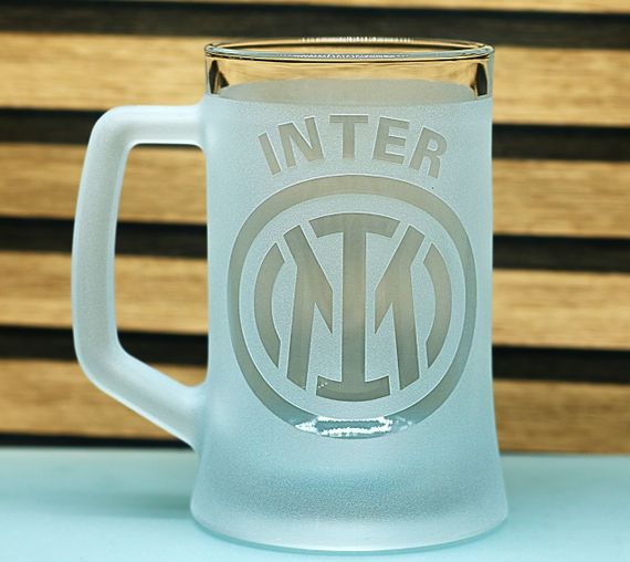 Пивной бокал 670 мл ФК Internazionale Milano Интер с гравировкой подарок для фаната футбольная кружка