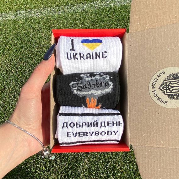 Подарочный набор бокс патриотичных мужских носков в коробке размер 40-45 3 пары разные цвета ч3укр15