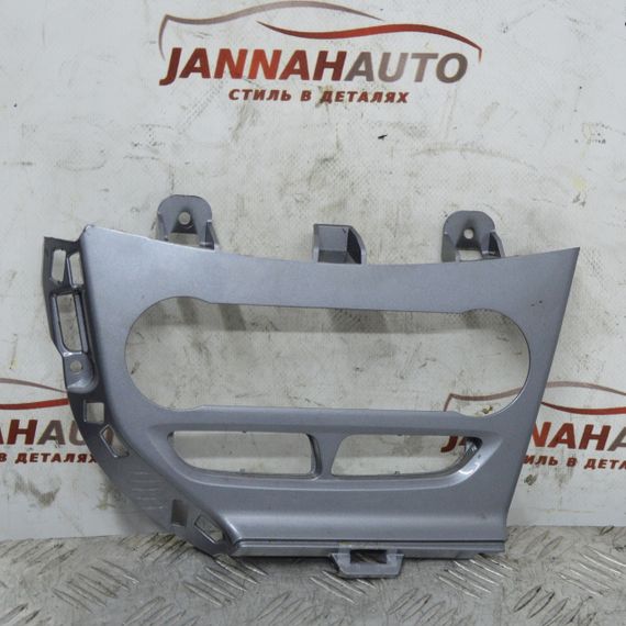 Накладка торпедо центральна Ford Focus III 2010-2017 Рамка панелі кондиціонера Форд Фокус 3 BM5118522