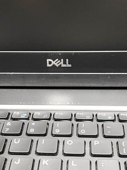 Ультрабук Б-клас Dell Latitude 5590 / 15.6" (1366x768) TN / Intel Core i5-8250U (4 (8) ядра по 1.6 - 3.4 GHz) / 8 GB DDR4 / 256 GB SSD / Intel UHD Graphics 620 / WebCam б/в | Зображення 8