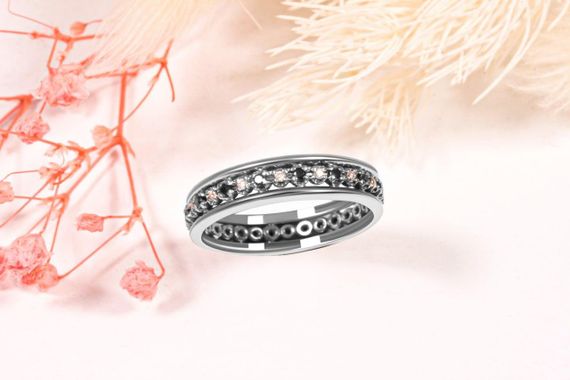 Кольцо из белого золота с черными и белыми фианитами 21.5 | Зображення 6