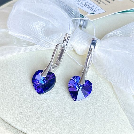Срібні сережки Серце з кристалами Swarovski (Австрія) синій хамелеон, родовані | Зображення 3