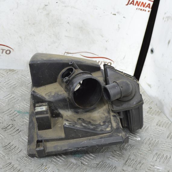 Корпус повітряного фільтра Mazda 5 2005-2010 Корпус повітряного фільтра Мазда 5 LF50