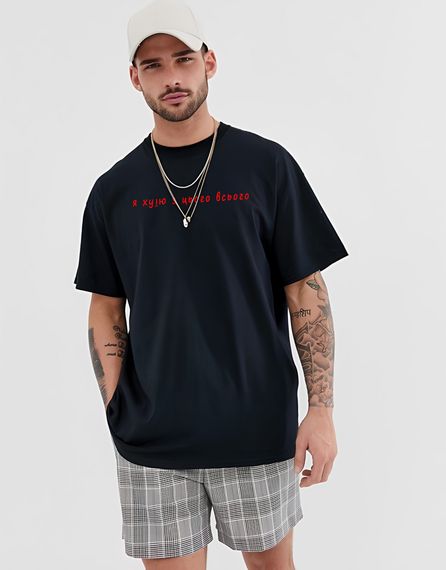 Футболка з мерчем