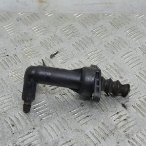 Циліндр зчеплення робочий Audi A1 A3 Система зчеплення Ауді а1 а3 5Q0721261